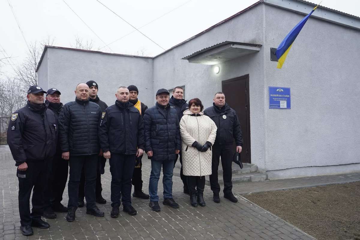 У двох мікрорайонах Коломиї відкрили поліцейські станції та закупили авто 2