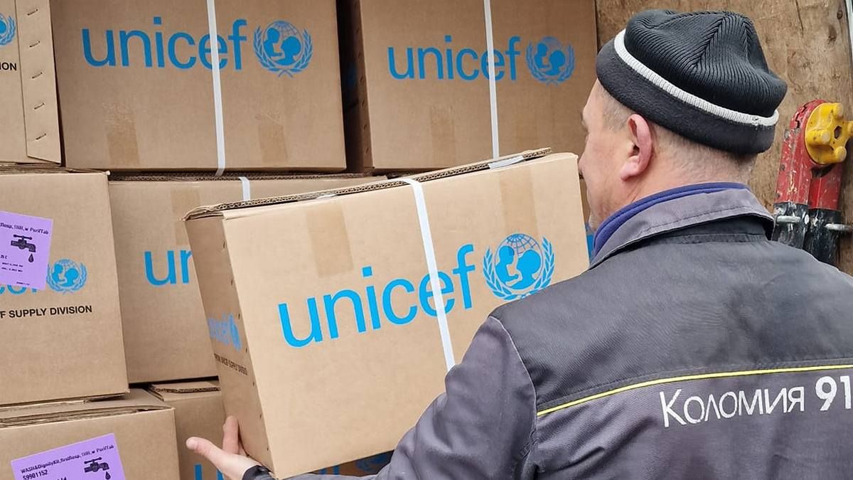 З-за кордону приїхала допомога для укриттів у ОСББ Коломиї 1