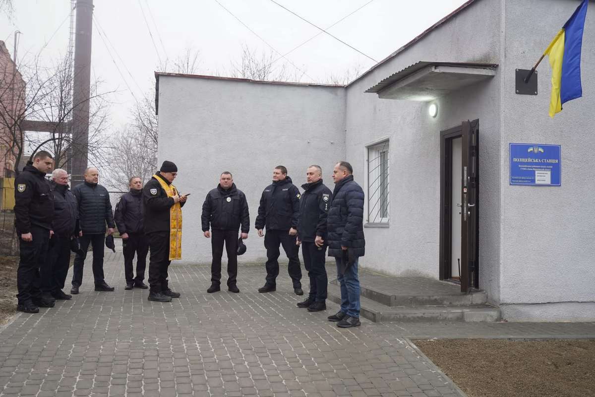 У двох мікрорайонах Коломиї відкрили поліцейські станції та закупили авто 1