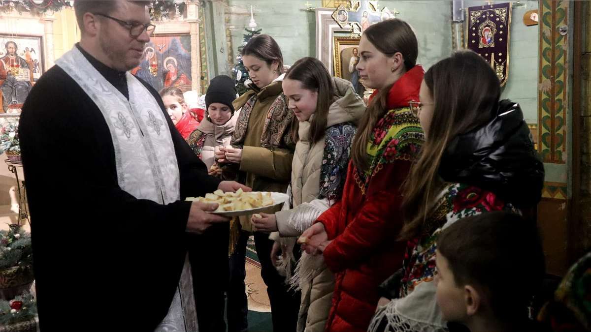 У Благовіщенській церкві організували розколяду 6