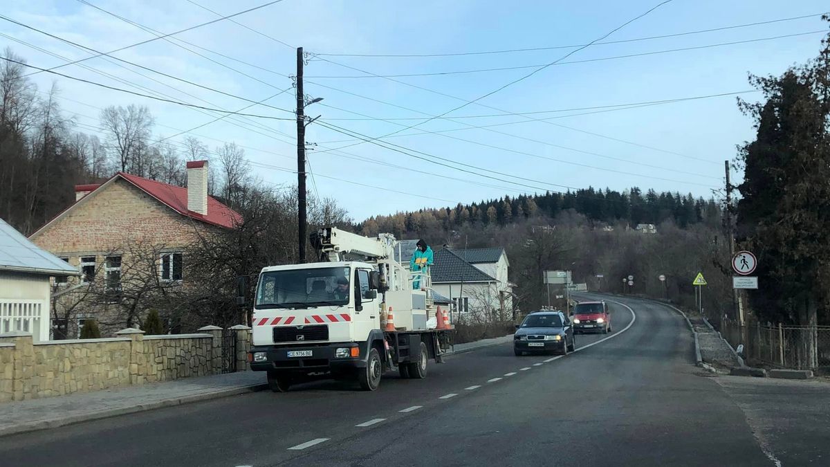 Скільки вартують оновлені вуличні ліхтарі у Делятині? 1