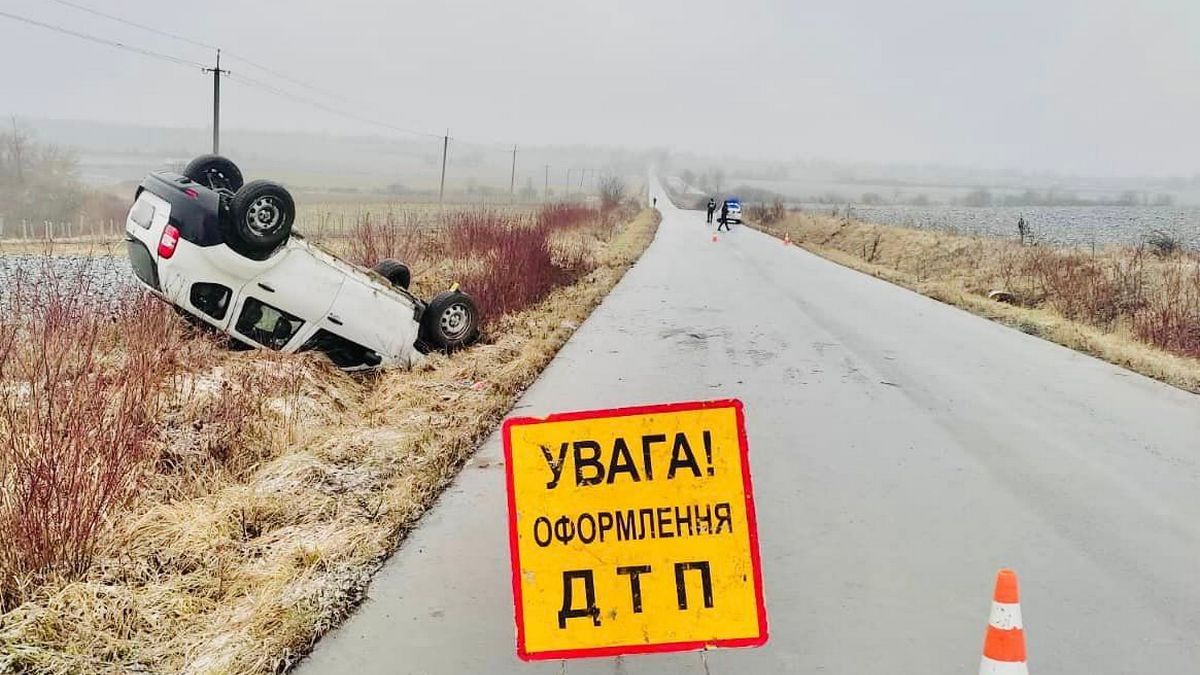 ДТП на Коломийщині: троє пасажирів у лікарні, водій не травмувався