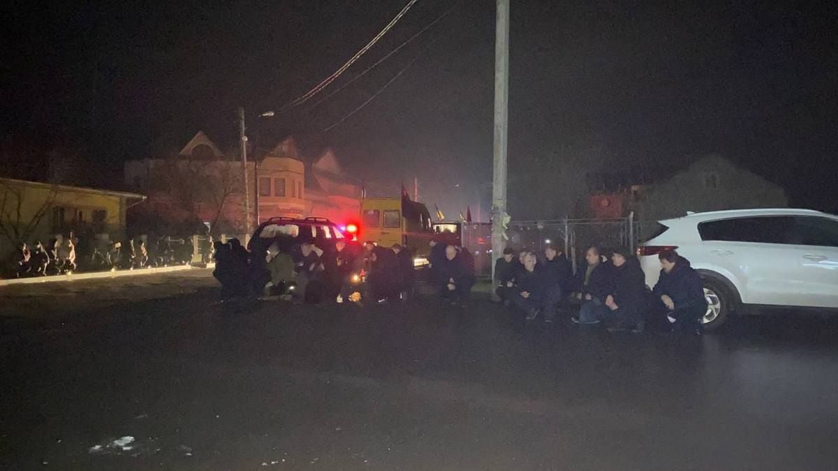 Городенківська громада на колінах зустріла свого захисника Михайла Бабія 5