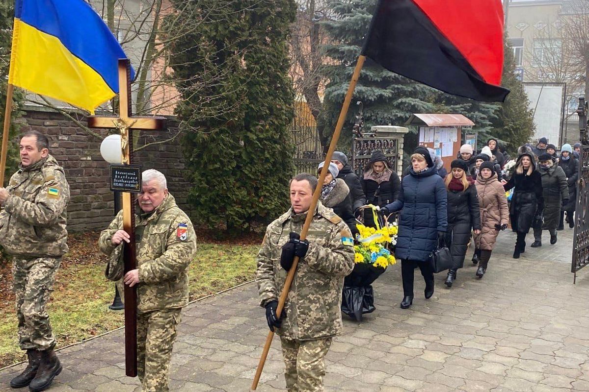 Загиблого Героя з Городенки Володимира Долинського провели у останню дорогу 3