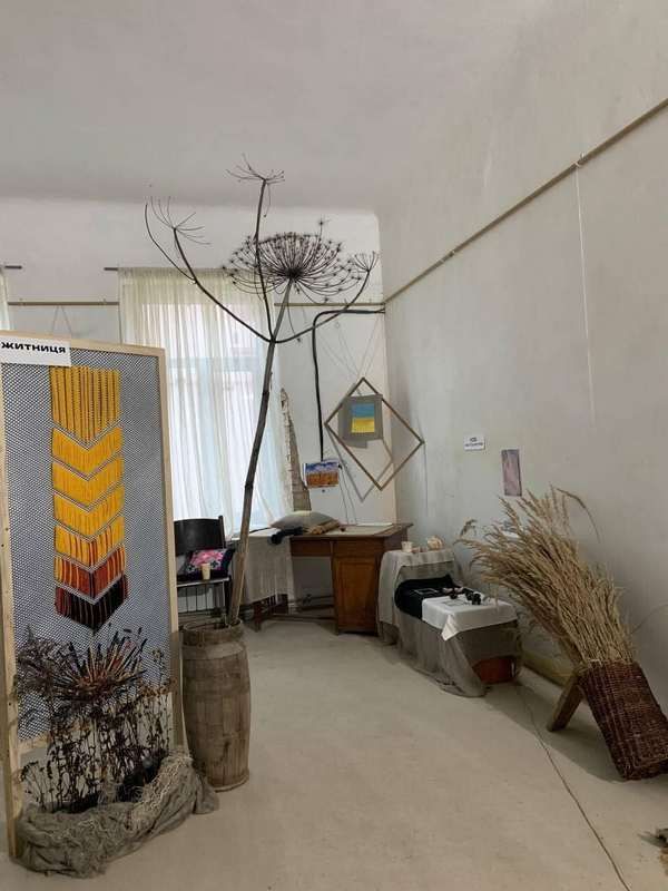 Коломиянам показали текстиль з ручною вишивкою майстрині Олени Федасюк 6