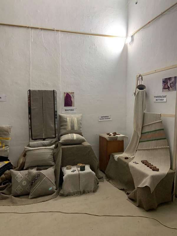 Коломиянам показали текстиль з ручною вишивкою майстрині Олени Федасюк 7