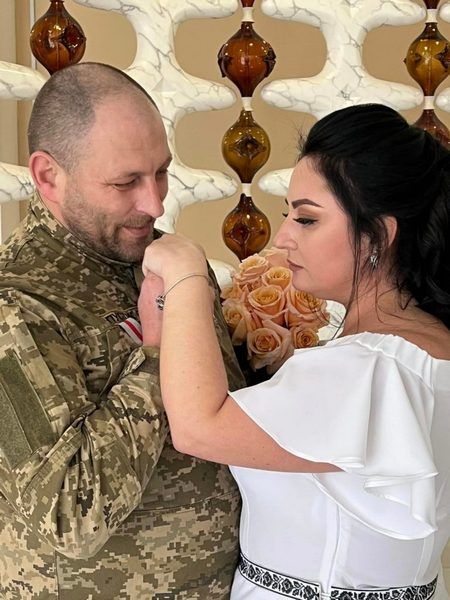 На Прикарпатті військовий одружився з медсестрою, яка його вилікувала 2