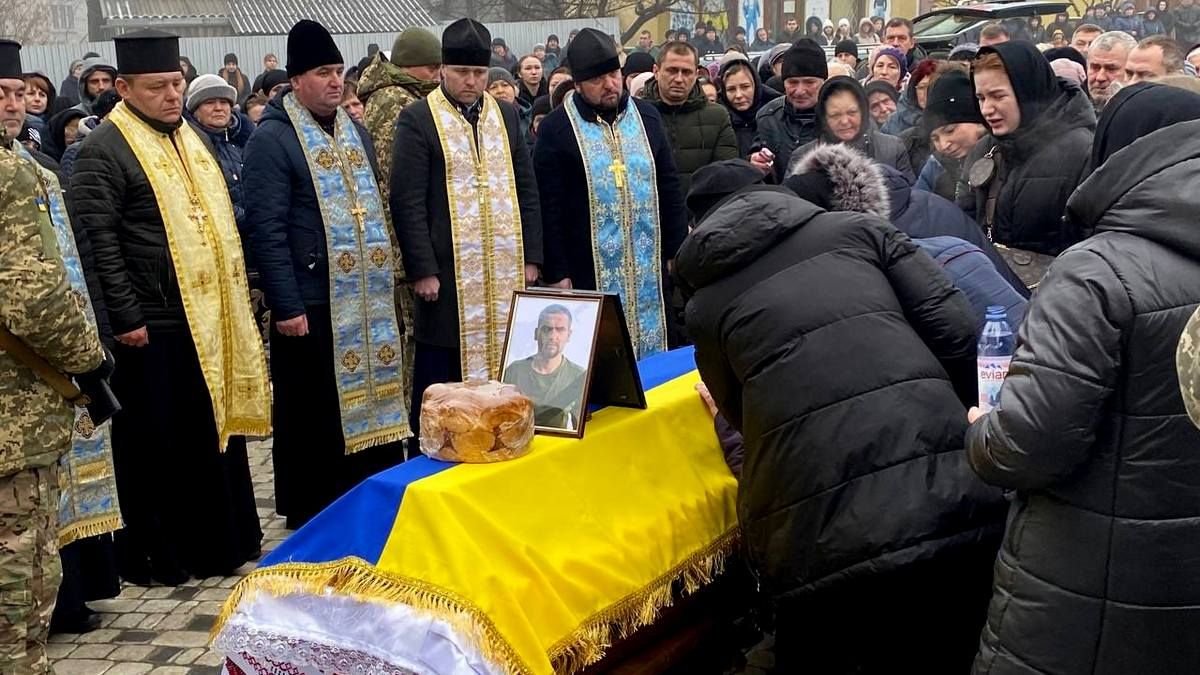 У Городенці на колінах зустріли загиблого Героя Степана Візінського