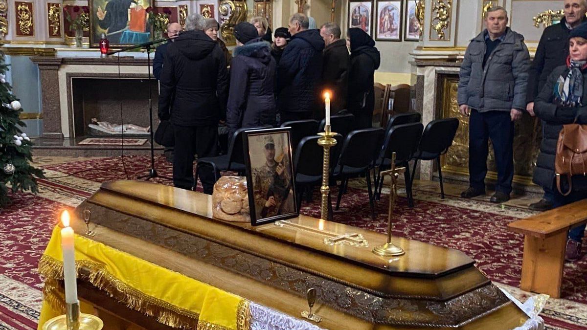 Загиблого Героя з Городенки Володимира Долинського провели у останню дорогу 6