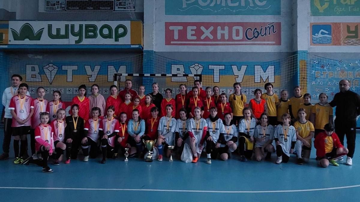 У Городенці дівчата грали в футзал на підтримку ЗСУ