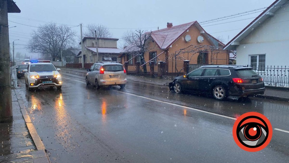 На вулиці Миколайчука в Коломиї зіткнулись дві автівки 1