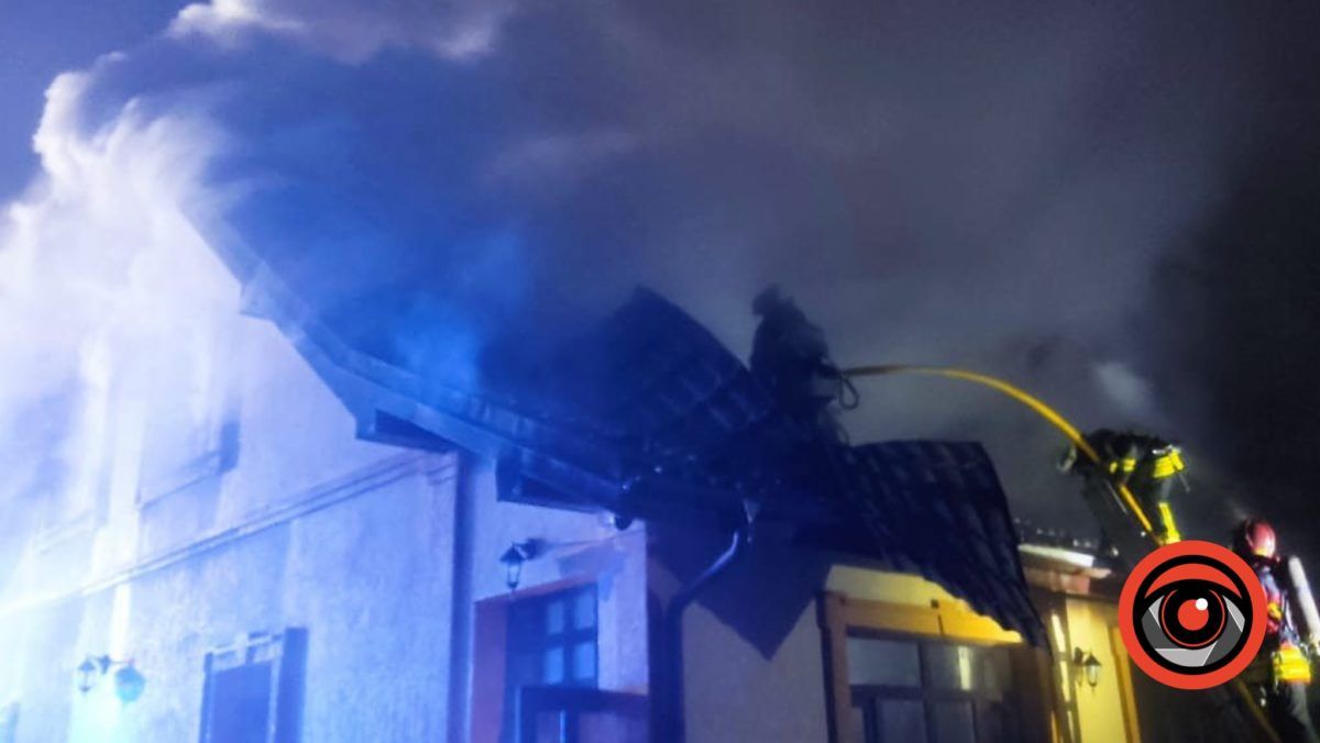 У Коломиї палає будинок 2