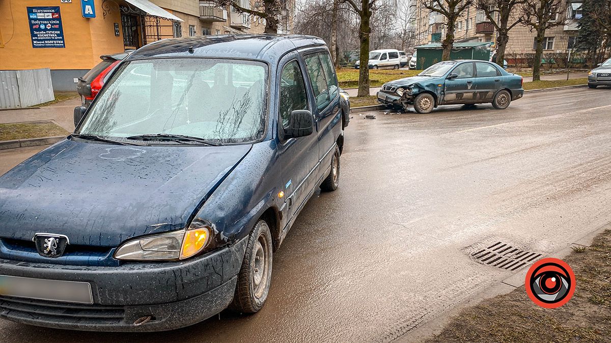 У Коломиї на вулиці Січових Стрільців трапилась ДТП 3