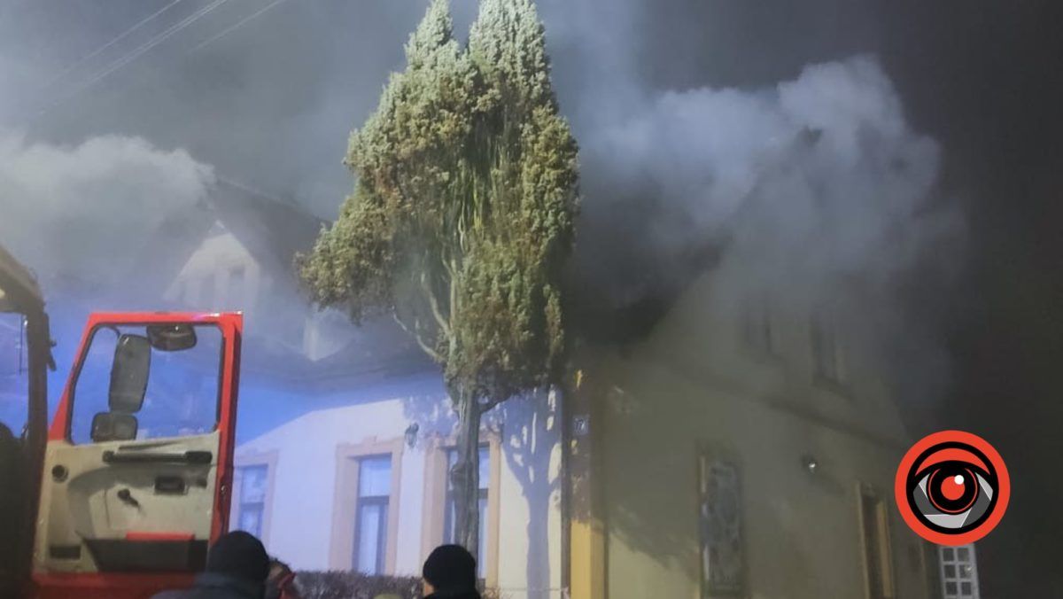 У Коломиї палає будинок 1