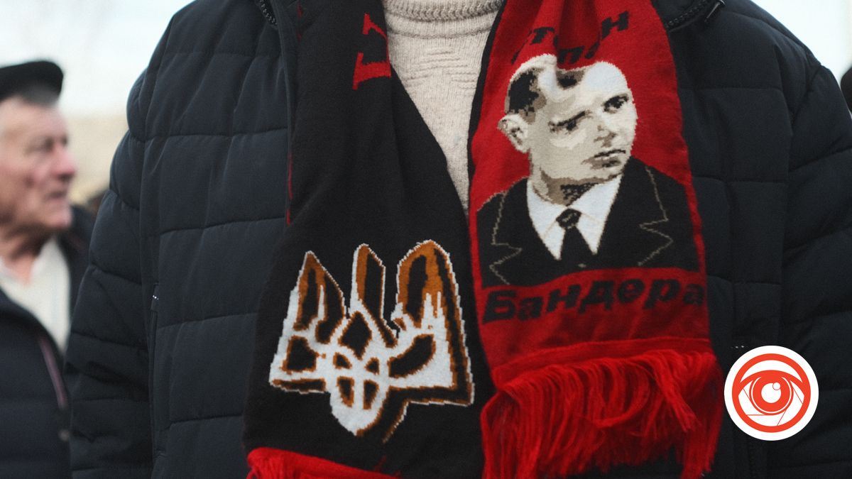 Тисячі патріотів зібралися в Старому Угринові в День народження Степана Бандери | ВІДЕО 1