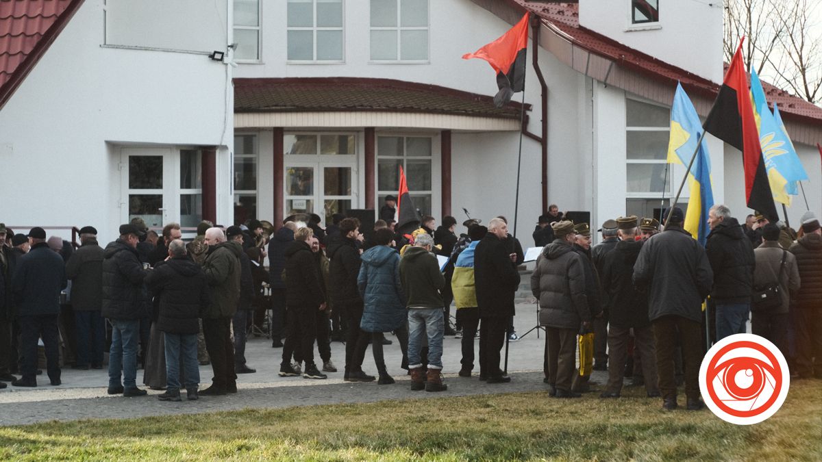 Тисячі патріотів зібралися в Старому Угринові в День народження Степана Бандери | ВІДЕО 2