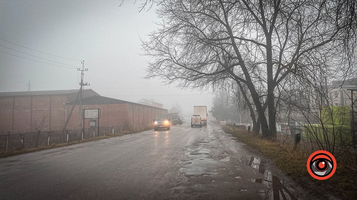 Ні дороги, ні тротуарів: у Сопові головна вулиця потребує ремонту асфальтового покриття 13