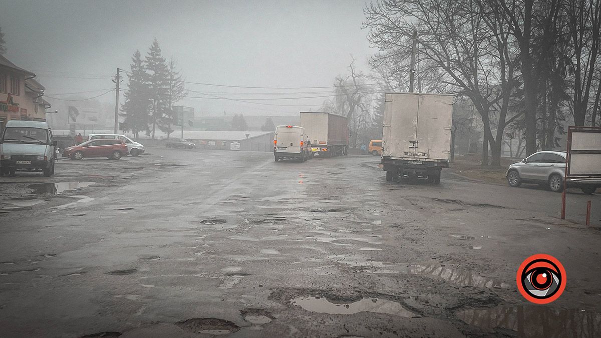 Ні дороги, ні тротуарів: у Сопові головна вулиця потребує ремонту асфальтового покриття 16