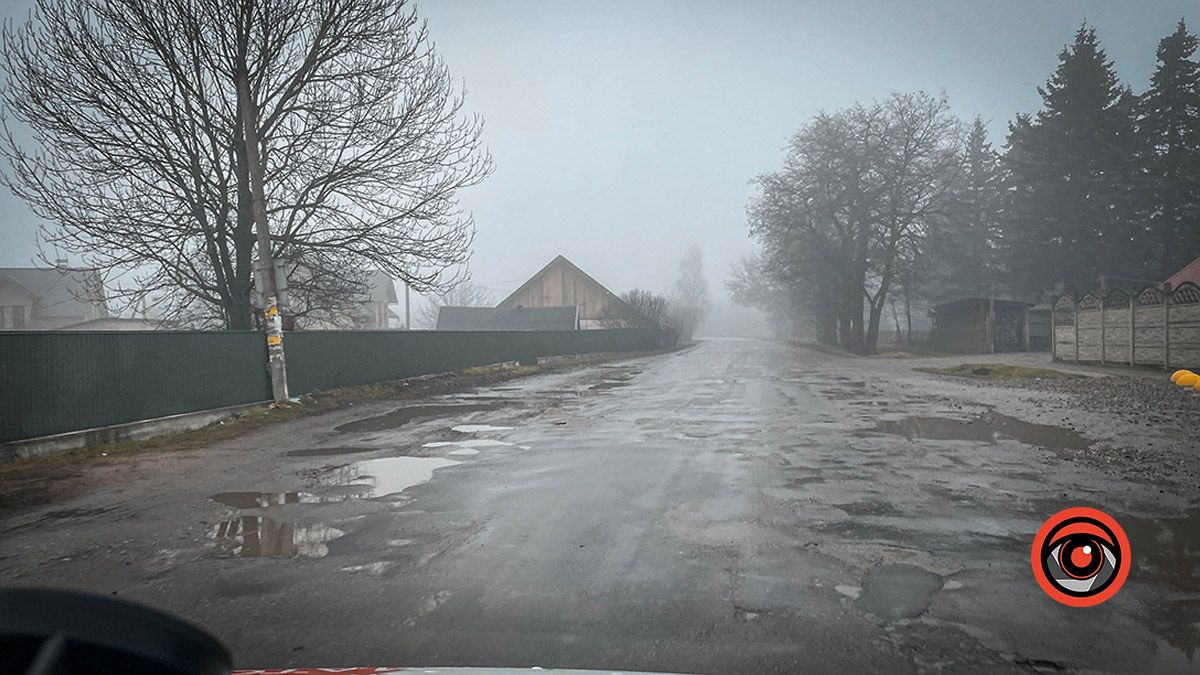 Ні дороги, ні тротуарів: у Сопові головна вулиця потребує ремонту асфальтового покриття 4