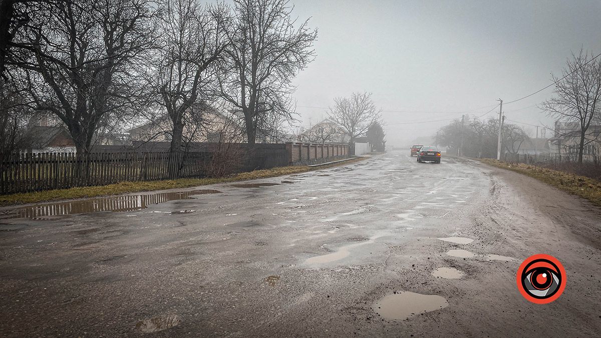 Ні дороги, ні тротуарів: у Сопові головна вулиця потребує ремонту асфальтового покриття 5