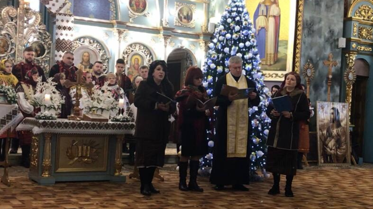 У Печеніжині на різдвяному концерті зібрали більше 28 тисяч гривень для ЗСУ 4