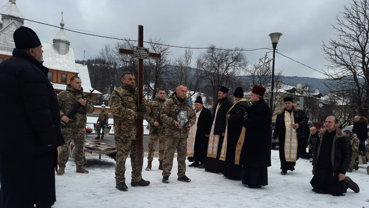 У Карпатах Героя Андрія Бощука провели в останню дорогу 4