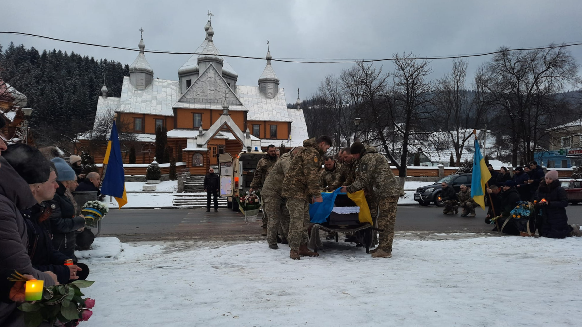У Карпатах Героя Андрія Бощука провели в останню дорогу 5
