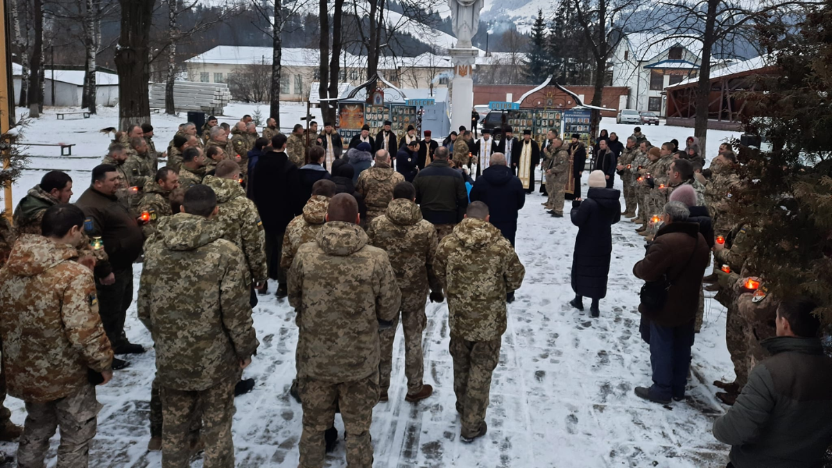 У Карпатах Героя Андрія Бощука провели в останню дорогу 6