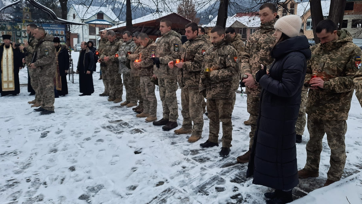 У Карпатах Героя Андрія Бощука провели в останню дорогу 7