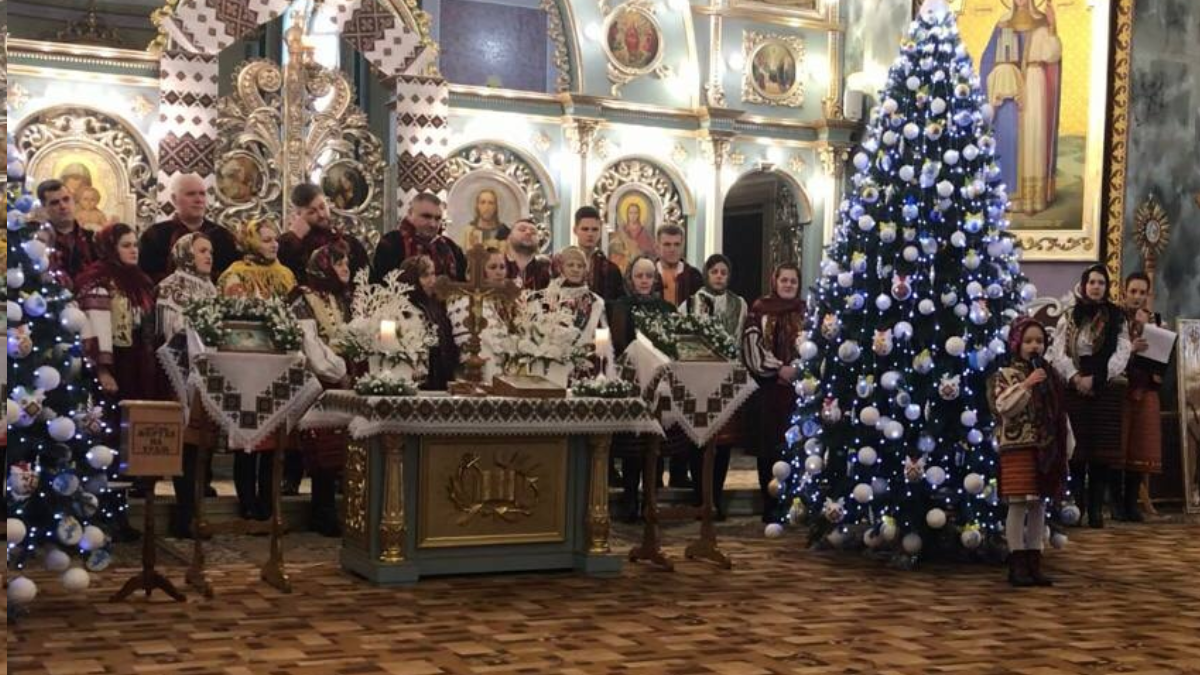 У Печеніжині на різдвяному концерті зібрали більше 28 тисяч гривень для ЗСУ 3