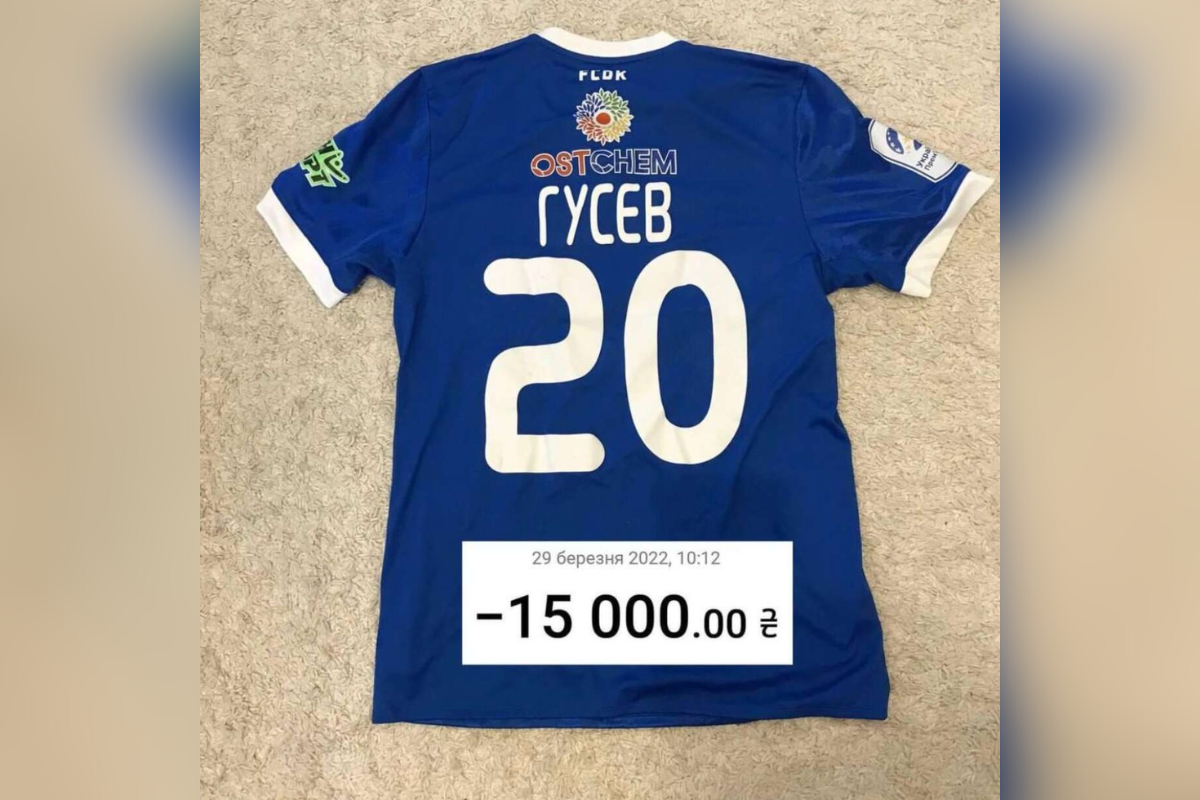 Хлопці за допомогою продажу футболок футболістів на аукціонах зібрали вже 200 тисяч гривень на ЗСУ 3