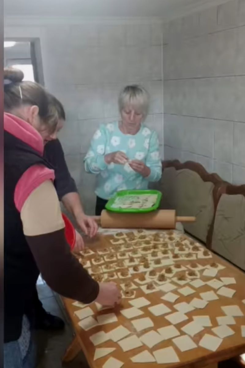 Ґаздині з Нижнього Вербіжа передали смачні подарунки військовим на Різдвяні свята 8