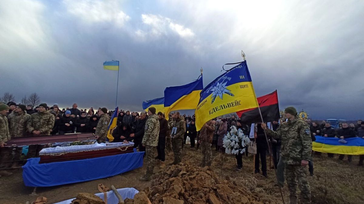 Коломийщина провела в останню путь Героя Василя Кваснюка 5