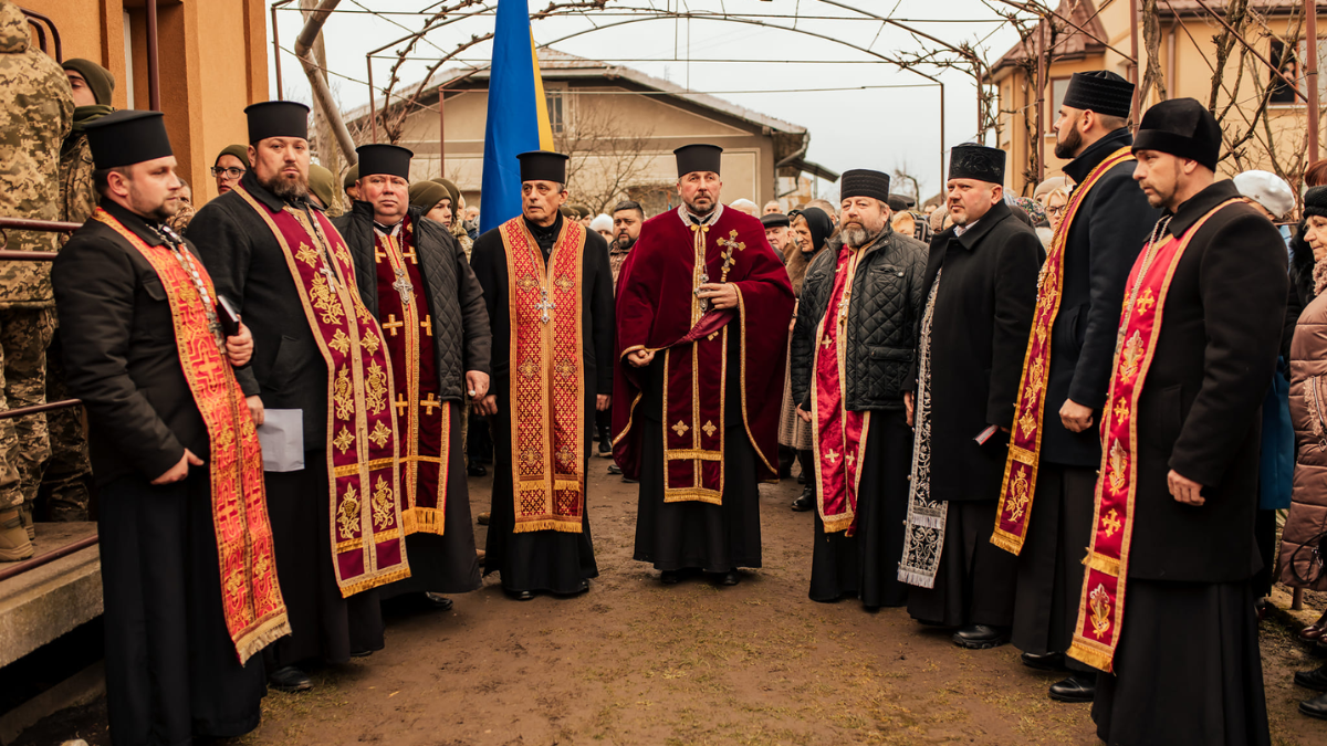 На Отинійщині провели в останню дорогу Героя Ярослава Лесіва 1