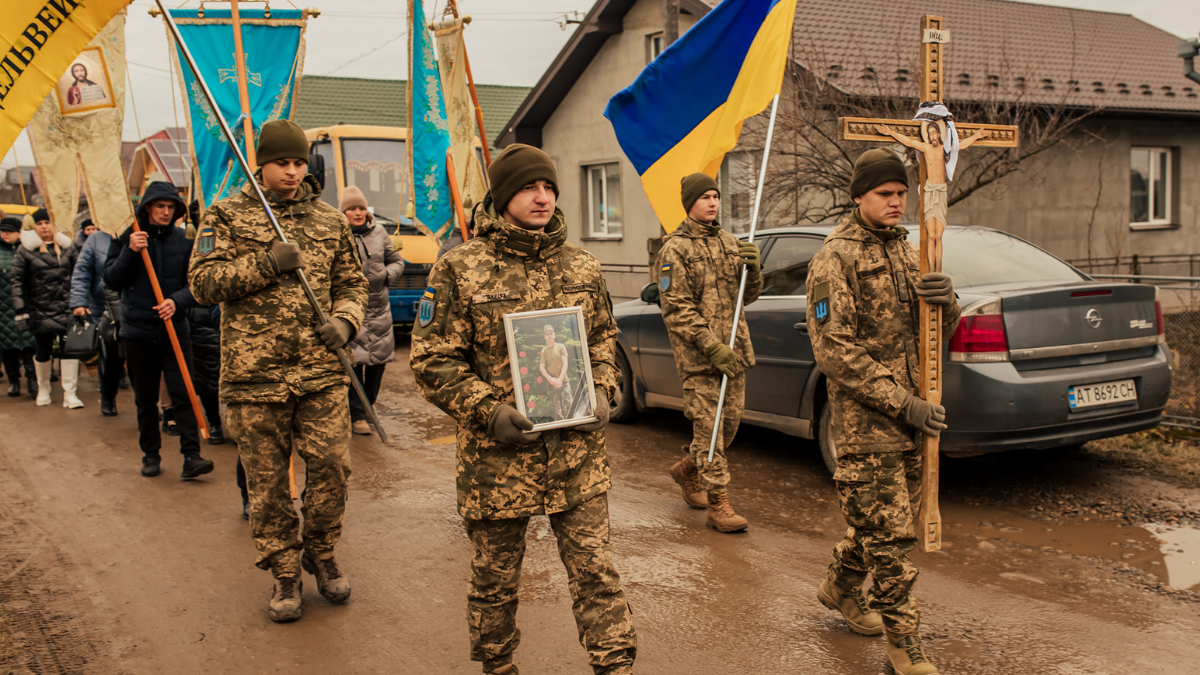 На Отинійщині провели в останню дорогу Героя Ярослава Лесіва 4