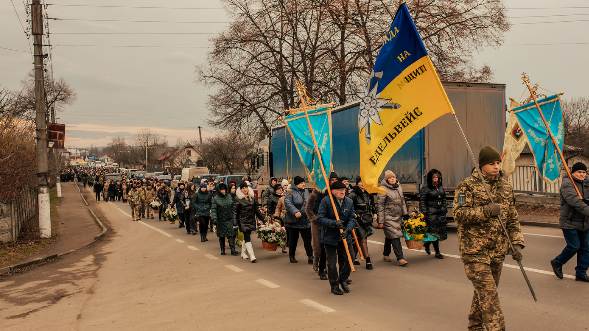 На Отинійщині провели в останню дорогу Героя Ярослава Лесіва 5