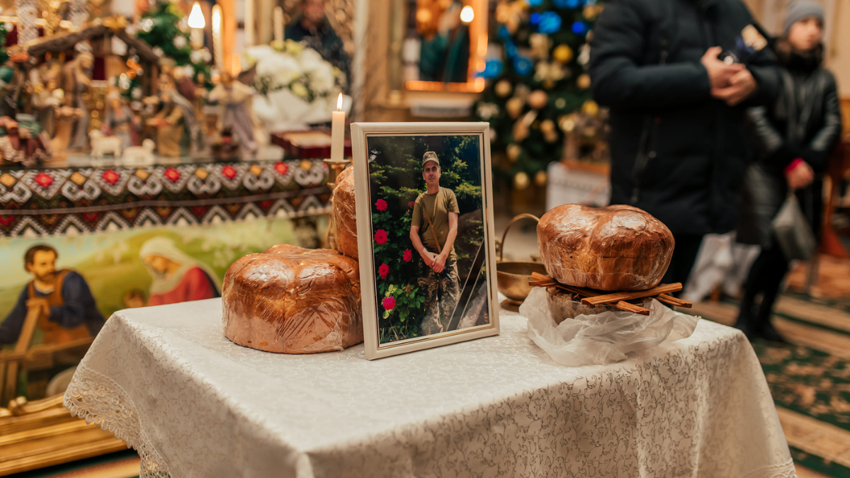 На Отинійщині провели в останню дорогу Героя Ярослава Лесіва 6