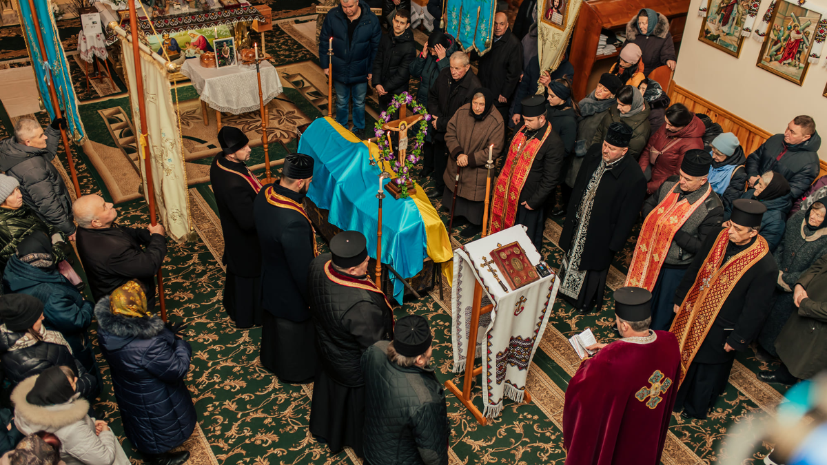 На Отинійщині провели в останню дорогу Героя Ярослава Лесіва 7