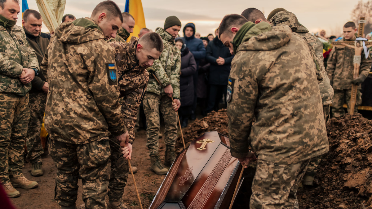 На Отинійщині провели в останню дорогу Героя Ярослава Лесіва 8