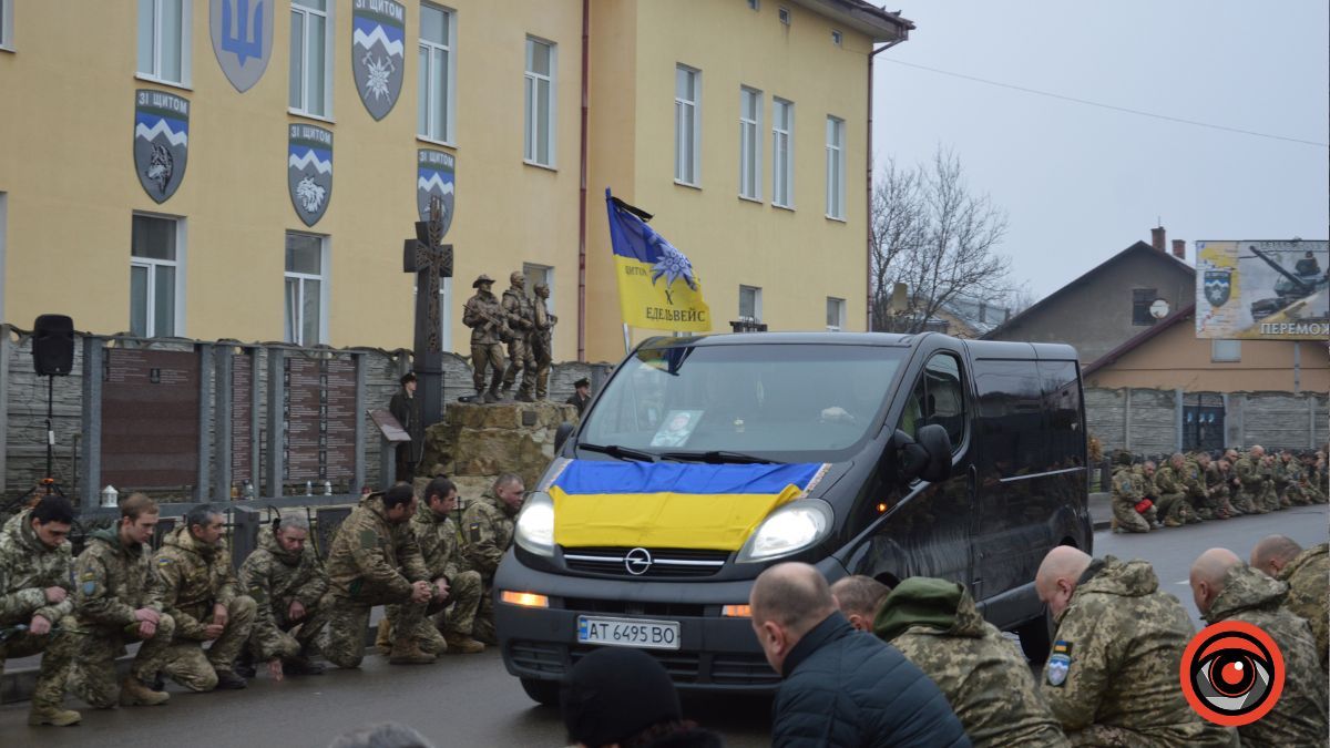 Коломия гідно попрощалася з Героєм Володимиром Стражником 2
