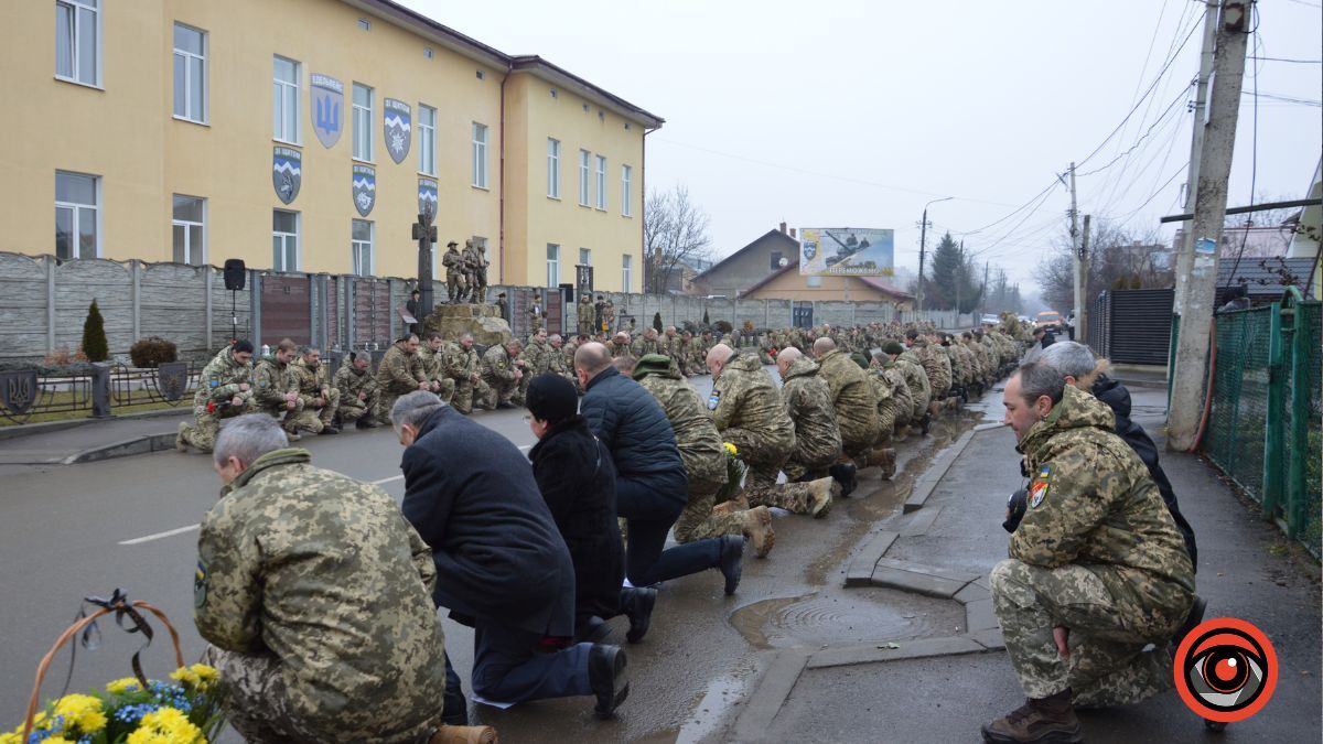 Коломия гідно попрощалася з Героєм Володимиром Стражником 3