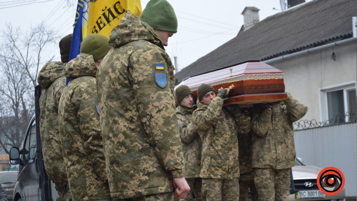 Коломия гідно попрощалася з Героєм Володимиром Стражником 4