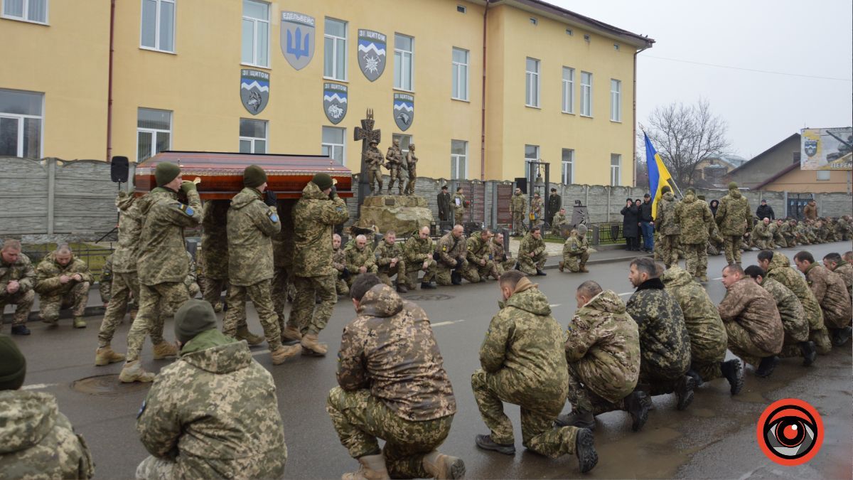 Коломия гідно попрощалася з Героєм Володимиром Стражником 8