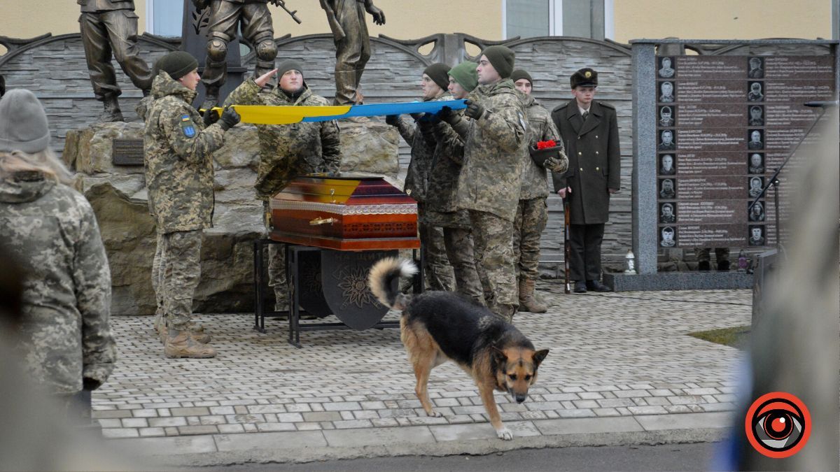 Коломия гідно попрощалася з Героєм Володимиром Стражником 9