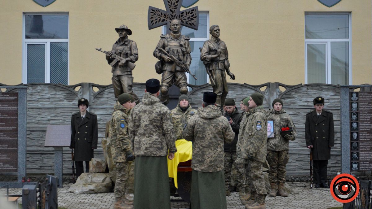 Коломия гідно попрощалася з Героєм Володимиром Стражником 12
