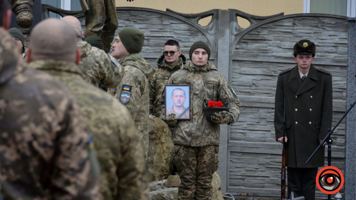 Коломия гідно попрощалася з Героєм Володимиром Стражником 16