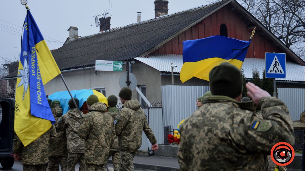 Коломия гідно попрощалася з Героєм Володимиром Стражником 20