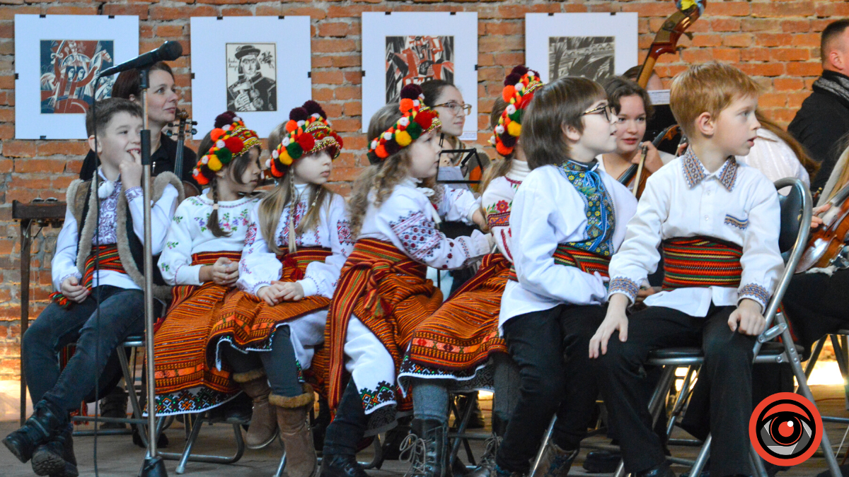 У Коломийській малій філармонії відбулась вистава "Сім звуків Різдва" | Фоторепортаж 6