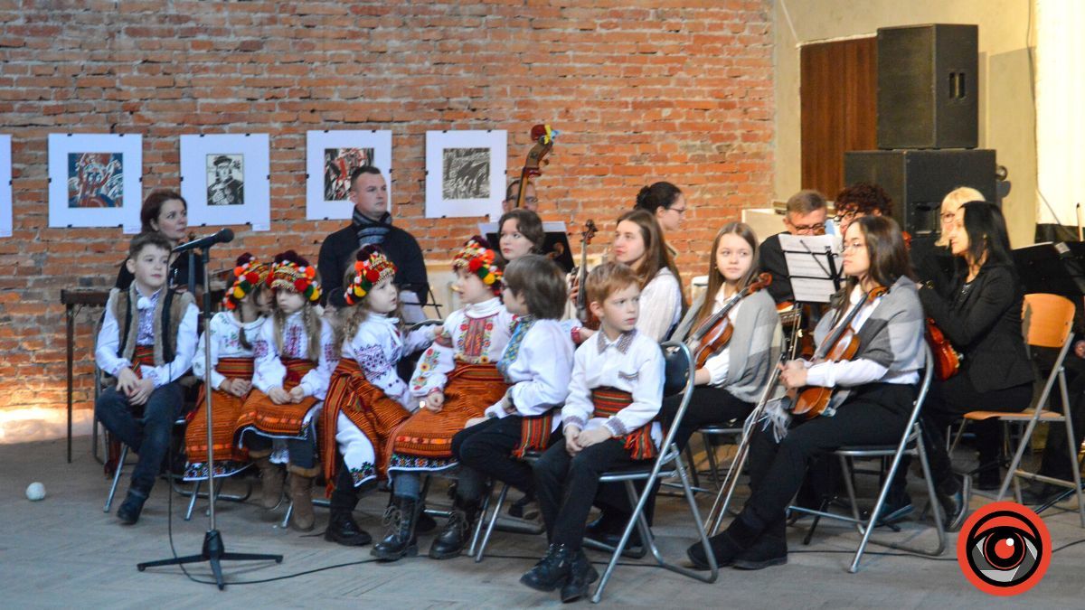 У Коломийській малій філармонії відбулась вистава "Сім звуків Різдва" | Фоторепортаж 7