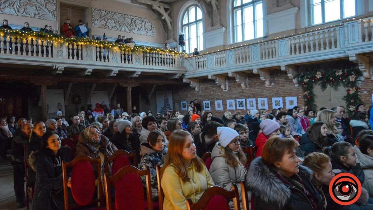 У Коломийській малій філармонії відбулась вистава "Сім звуків Різдва" | Фоторепортаж 8